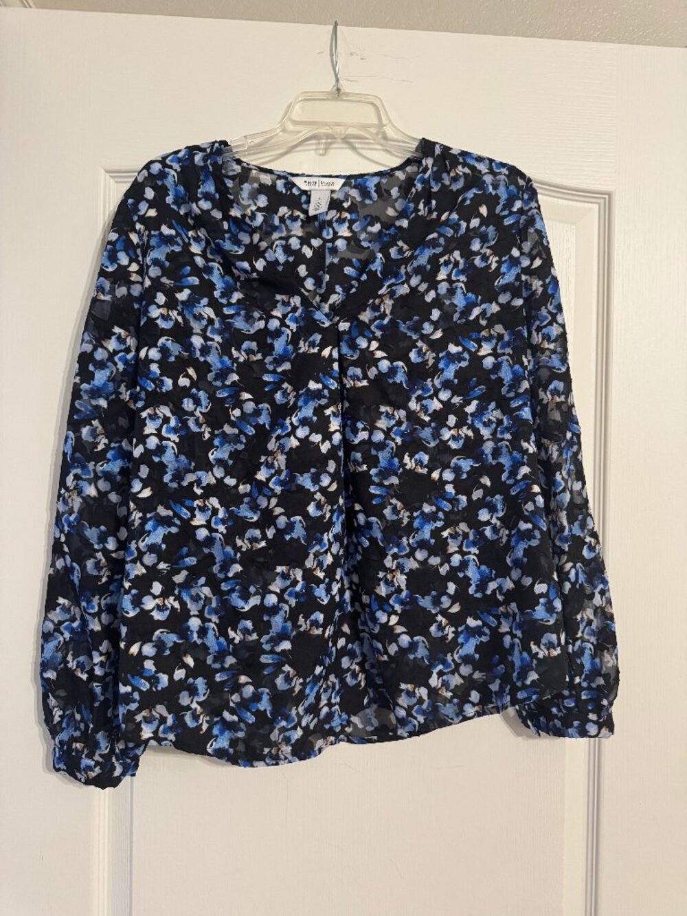 White House Black Market Blue Floral Blouse Size 8 Long Sleeve